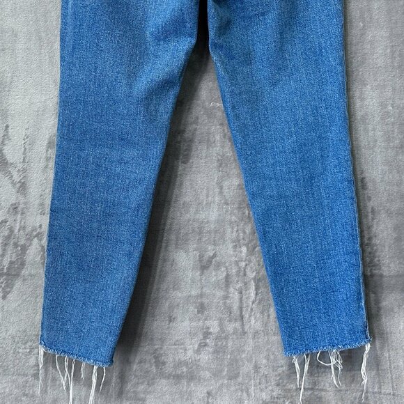 Old Navy High-Rise Curvy O.G. Straight Jeans Size 4 Medium Wash - Picture 9 of 11